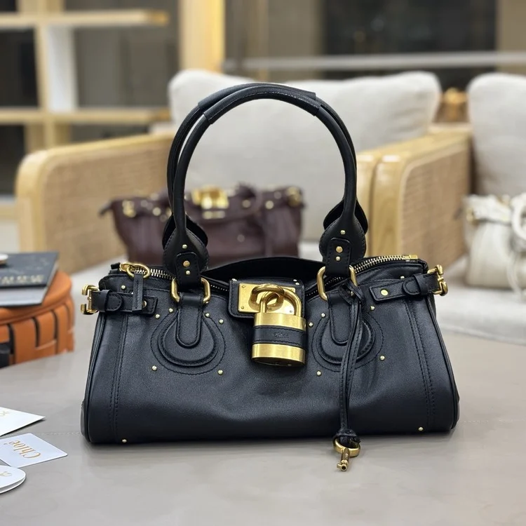 끌로에 패딩턴 렉탱귤러 락 숄더