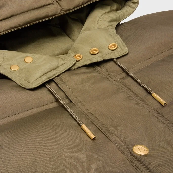 셀린느 라이트웨이트 나일론 크롭 트리옹프 다운 재킷