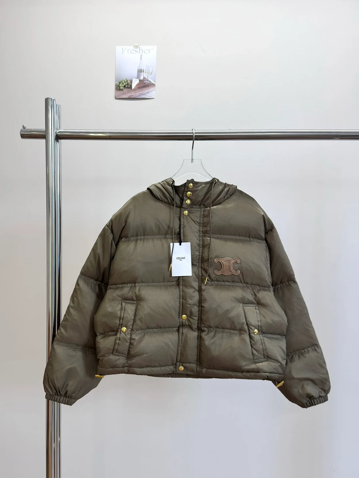 셀린느 라이트웨이트 나일론 크롭 트리옹프 다운 재킷