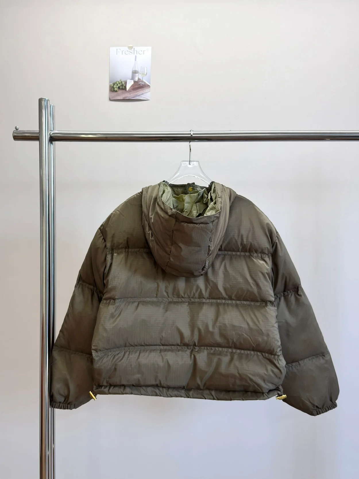 셀린느 라이트웨이트 나일론 크롭 트리옹프 다운 재킷