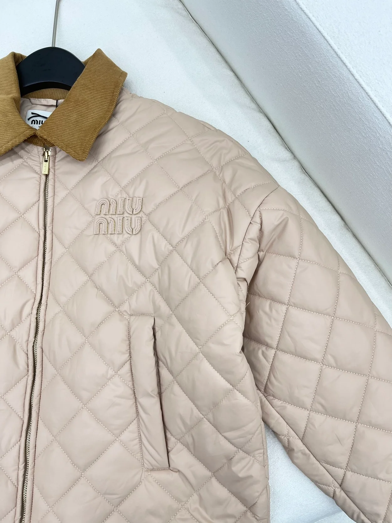 미우미우 퀄팅 코듀로이 카라 패딩 자켓