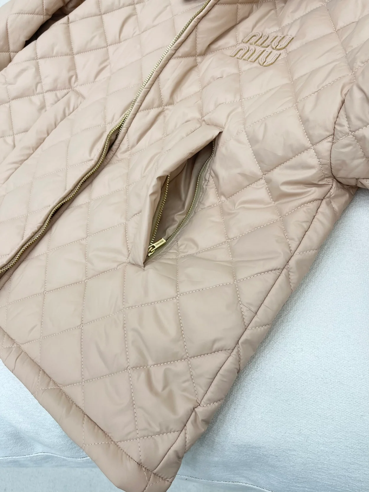 미우미우 퀄팅 코듀로이 카라 패딩 자켓