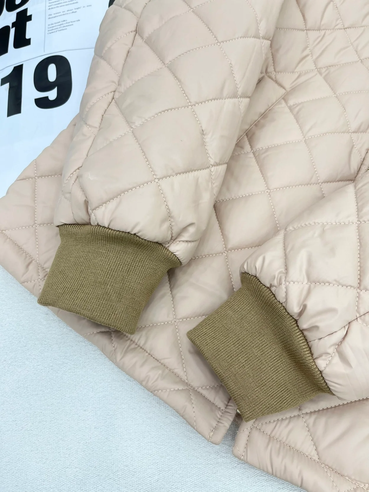 미우미우 퀄팅 코듀로이 카라 패딩 자켓