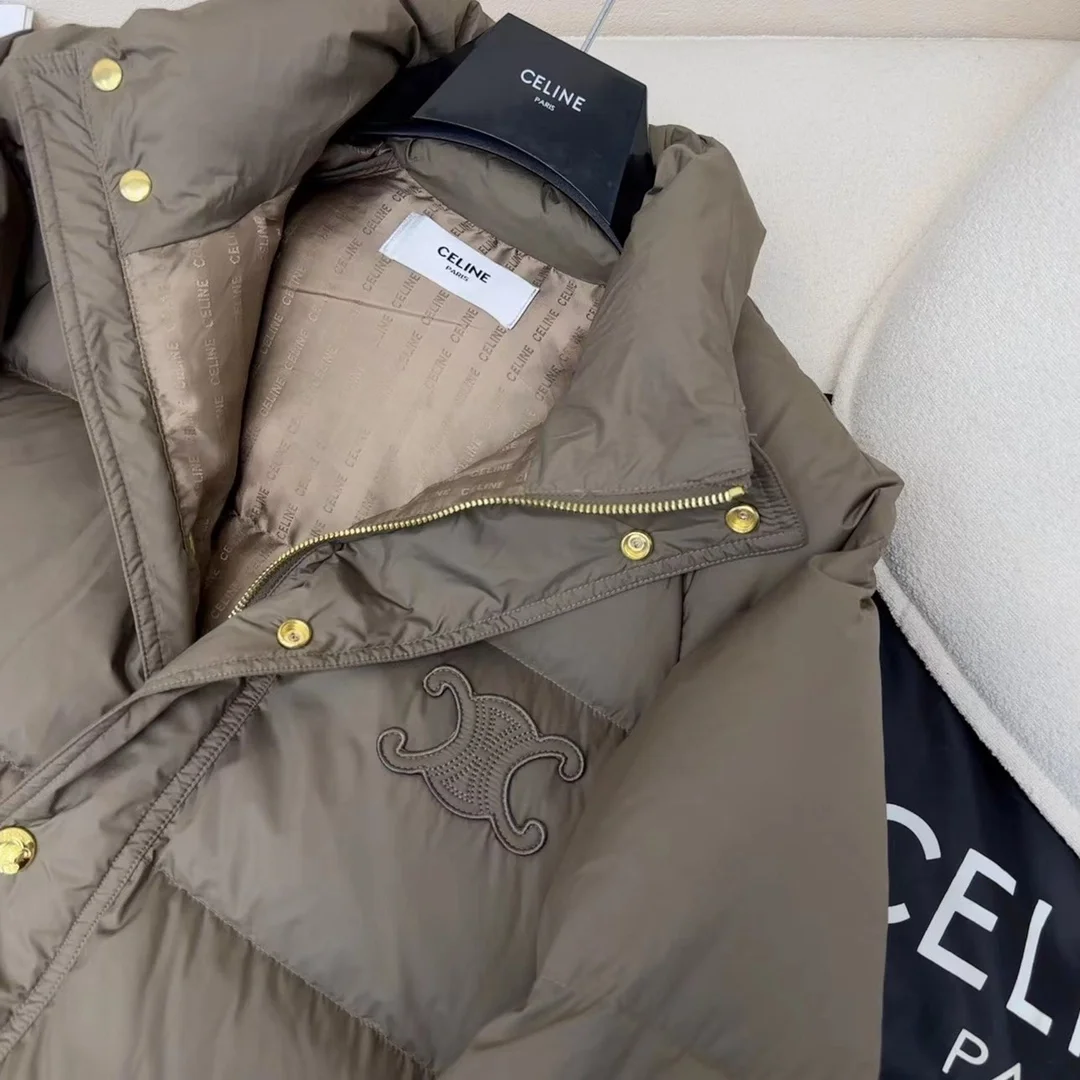 셀린느 라이트웨이트 나일론 오버사이즈 푸퍼 자켓 브라운