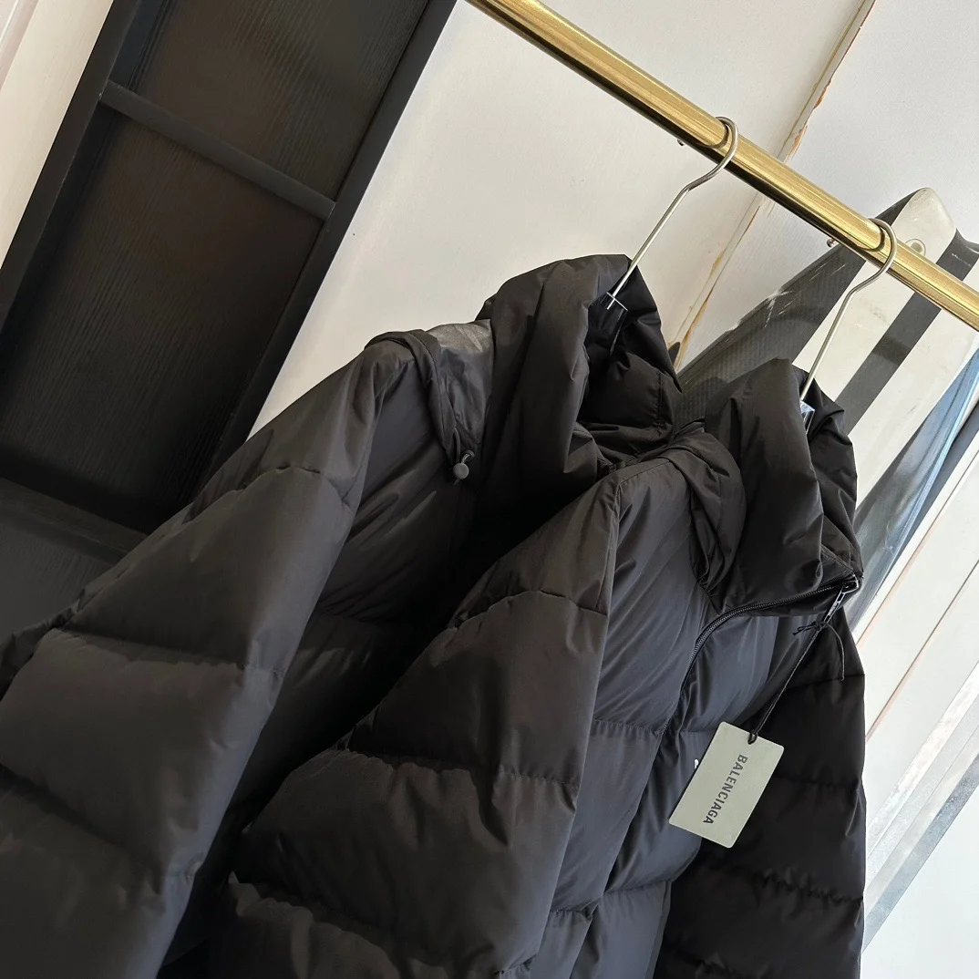 발렌시아가 폴리티컬 캠페인 C-SHAPE 푸퍼 자켓