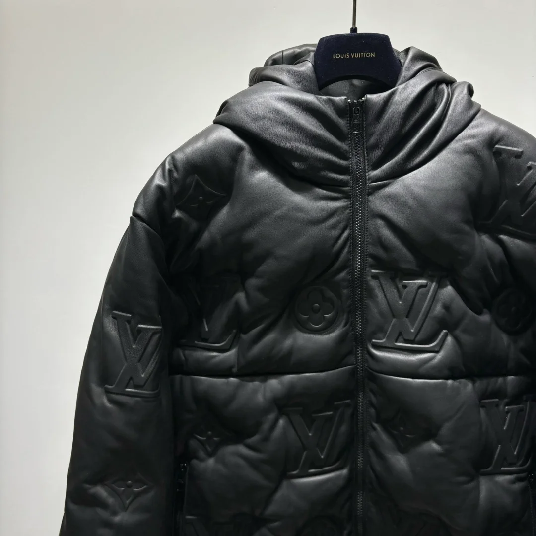 루이비통 모노그램 레더 후드 다운 자켓