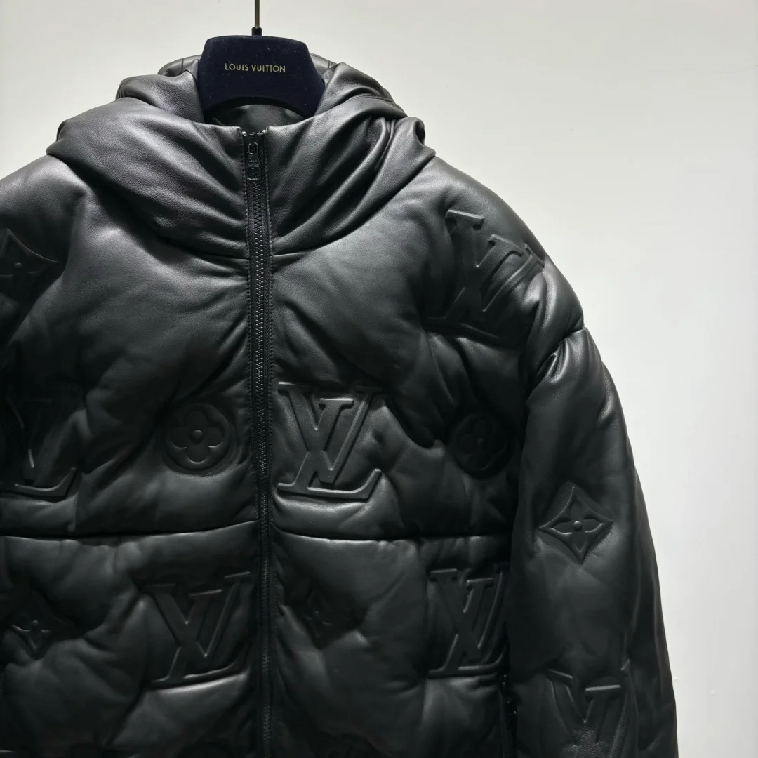 루이비통 모노그램 레더 후드 다운 자켓