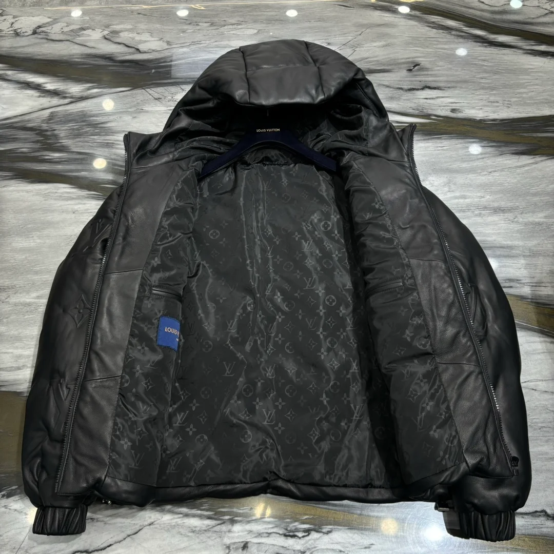 루이비통 모노그램 레더 후드 다운 자켓