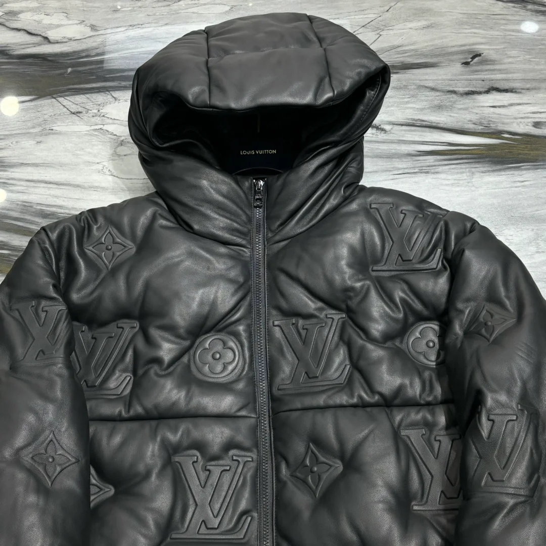 루이비통 모노그램 레더 후드 다운 자켓