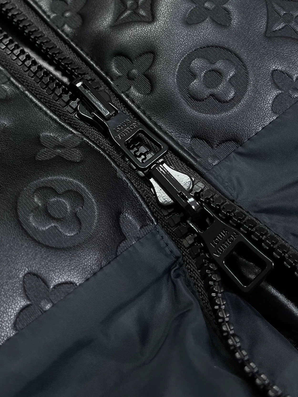 루이비통 오버사이즈 퍼퍼 다운 자켓