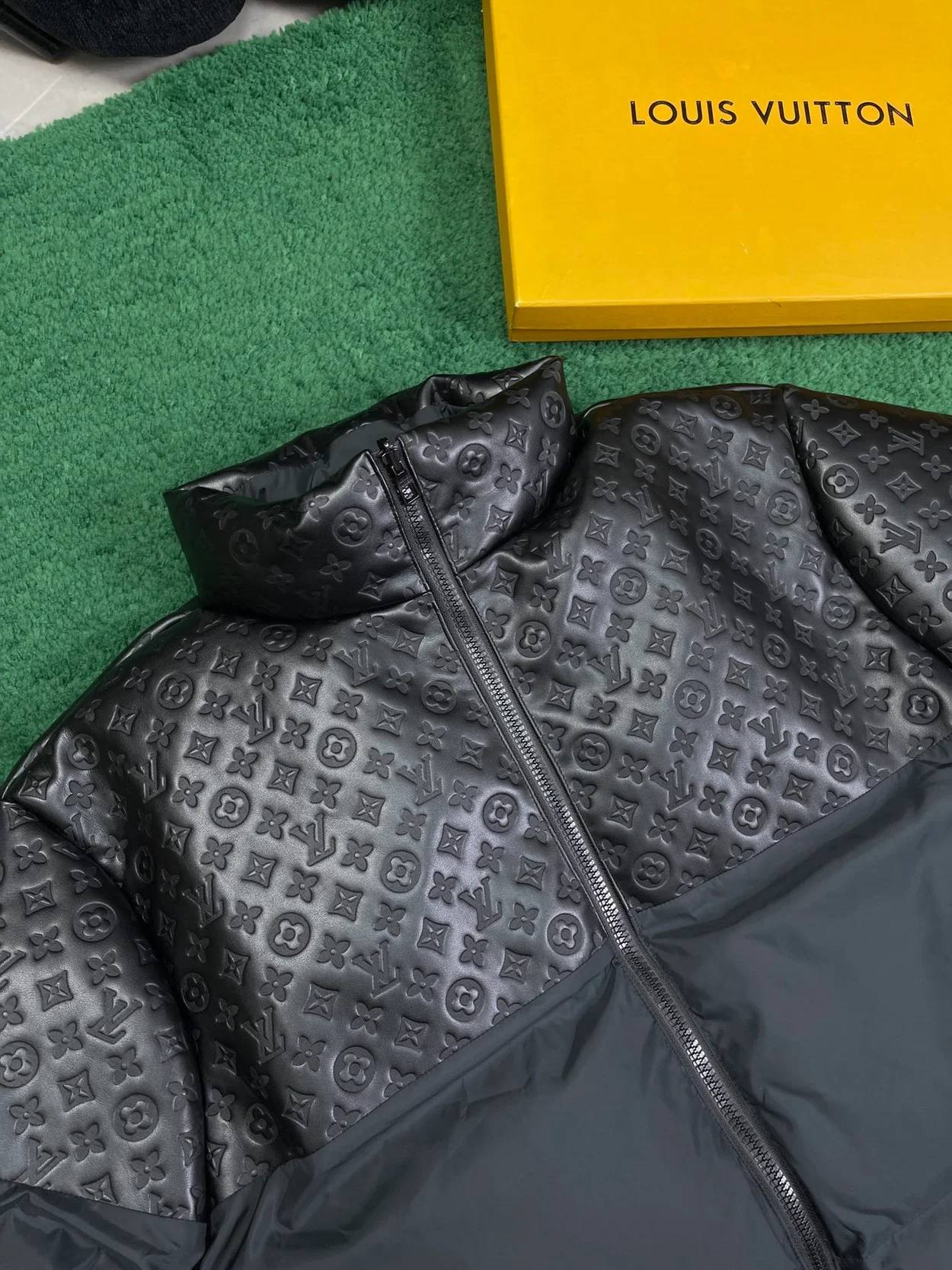 루이비통 오버사이즈 퍼퍼 다운 자켓