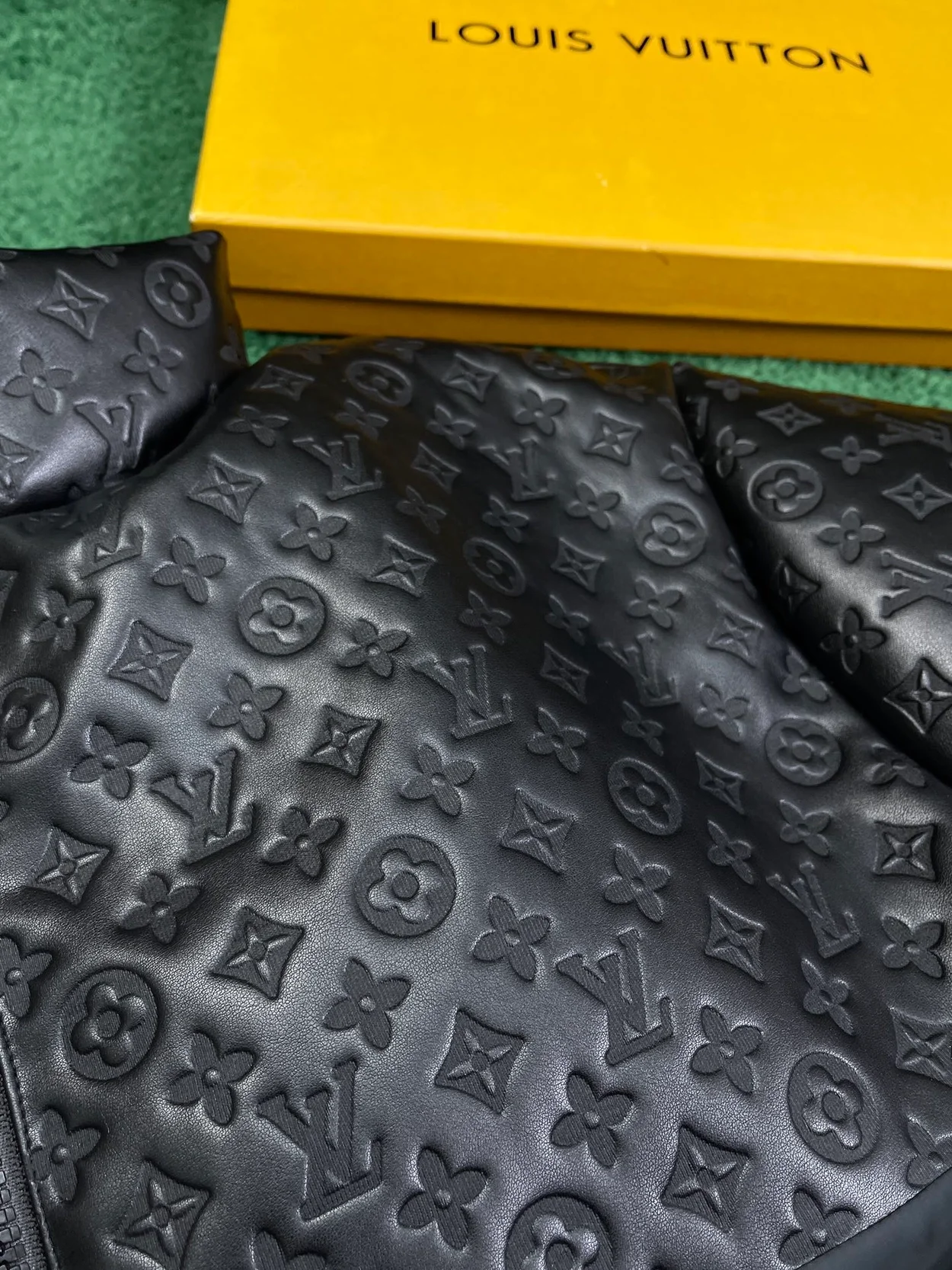 루이비통 오버사이즈 퍼퍼 다운 자켓