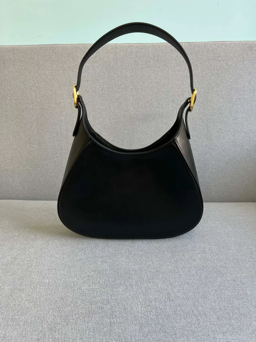 프라다 미디엄 클레오 레더 숄더백 블랙