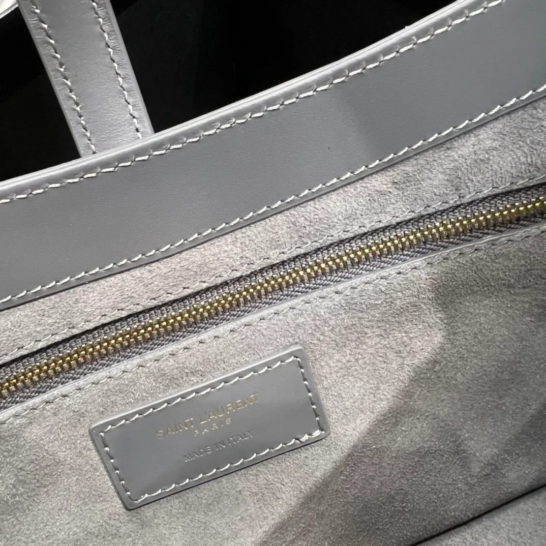 생로랑 LE 5 A 7 카바스 레더 호보백 그레이 골드