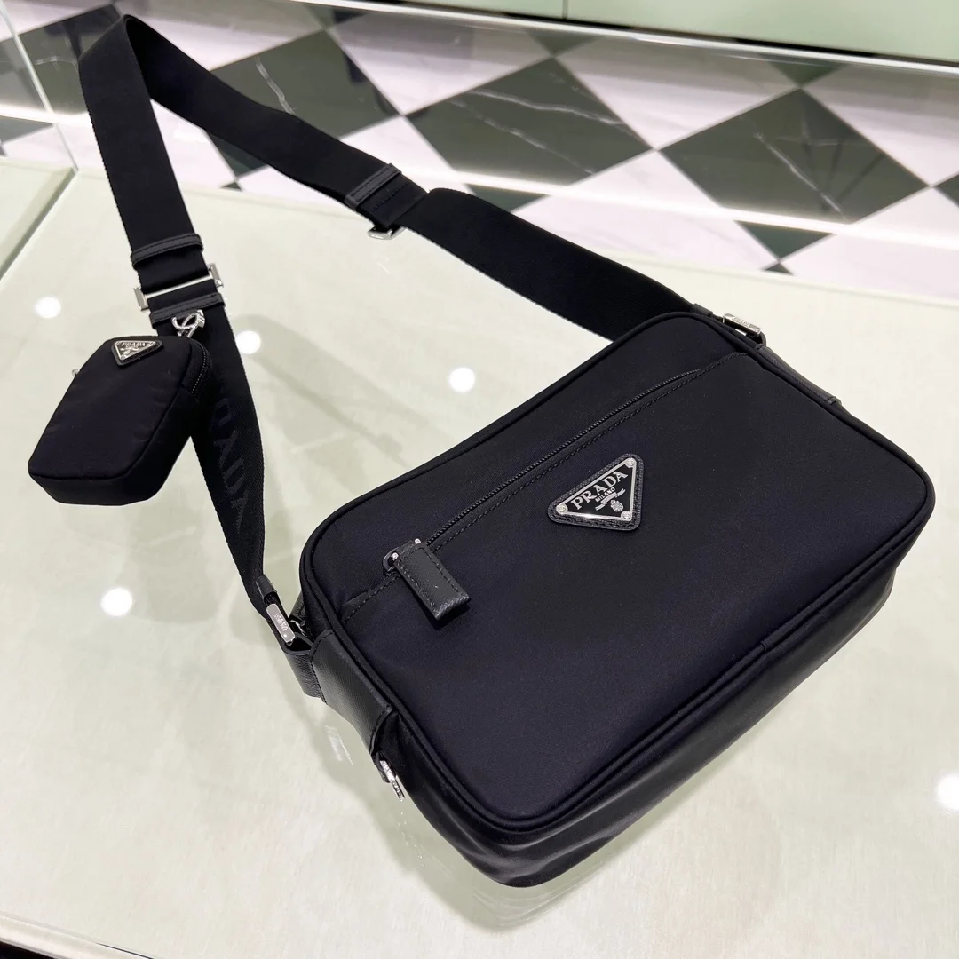 프라다 리나일론 숄더백 블랙