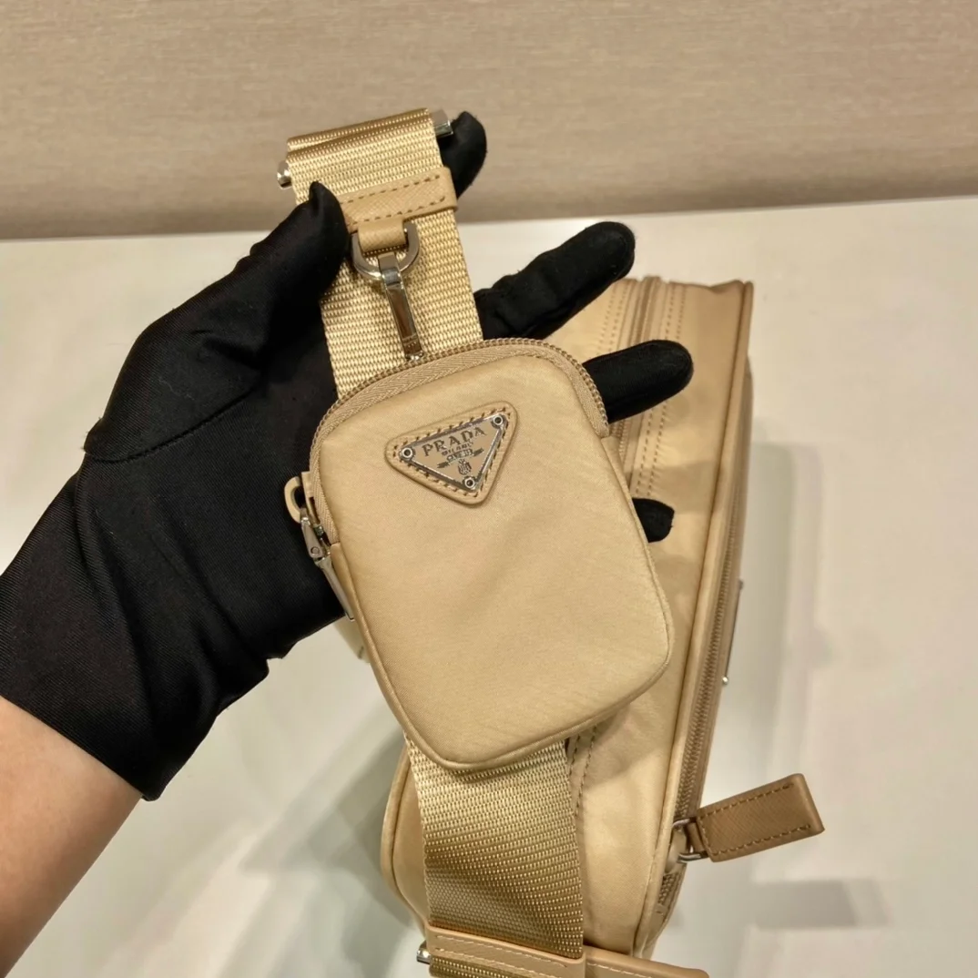 프라다 리나일론 숄더백 베이지