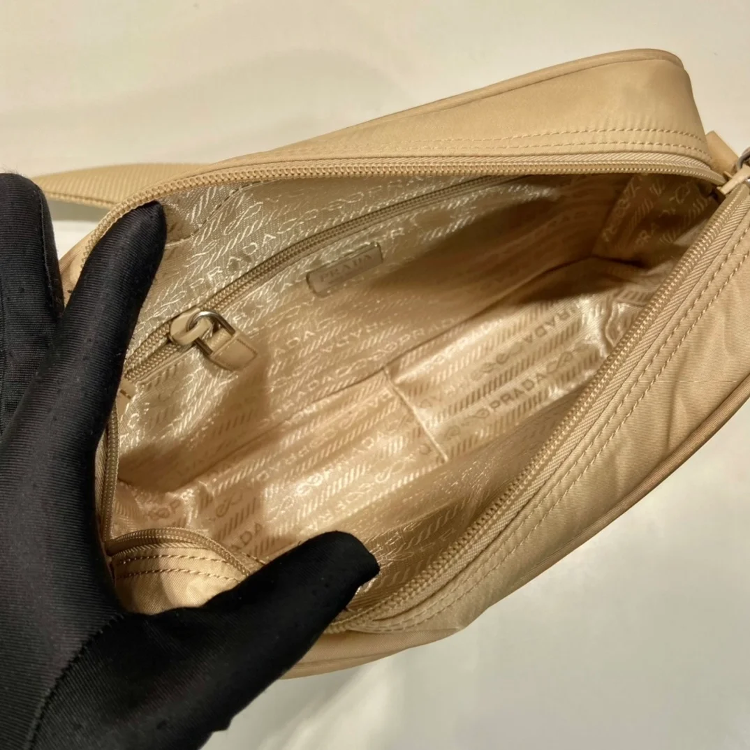 프라다 리나일론 숄더백 베이지