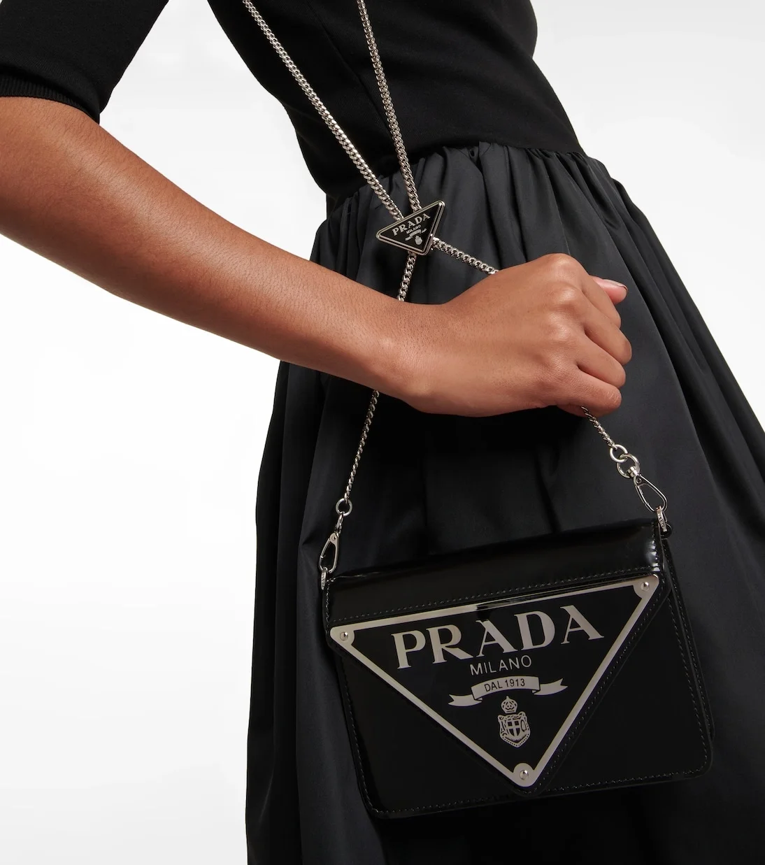 프라다 브러쉬드 레더 숄더백 블랙