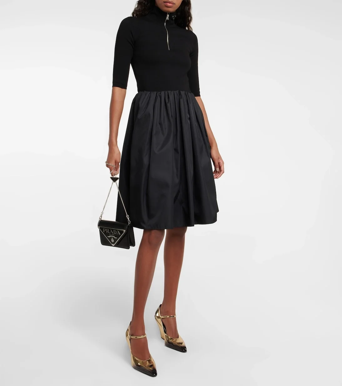 프라다 브러쉬드 레더 숄더백 블랙