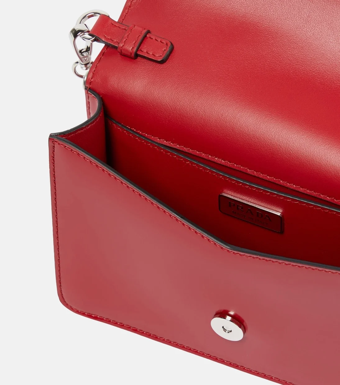 프라다 브러쉬드 레더 숄더백 레드