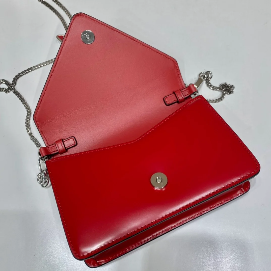 프라다 브러쉬드 레더 숄더백 레드