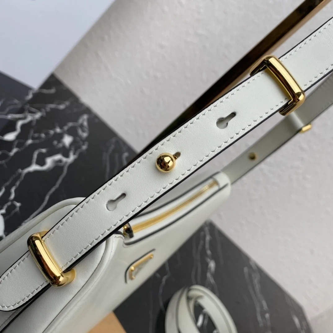 프라다 아르케 레더 숄더백 화이트