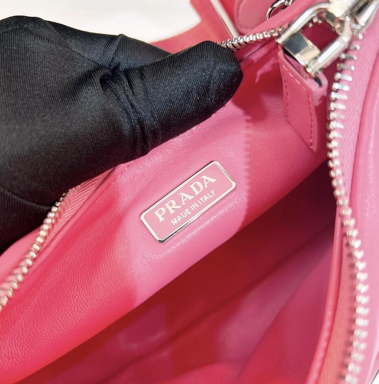 프라다 리에디션 패딩 나파 레더 숄더백 핑크