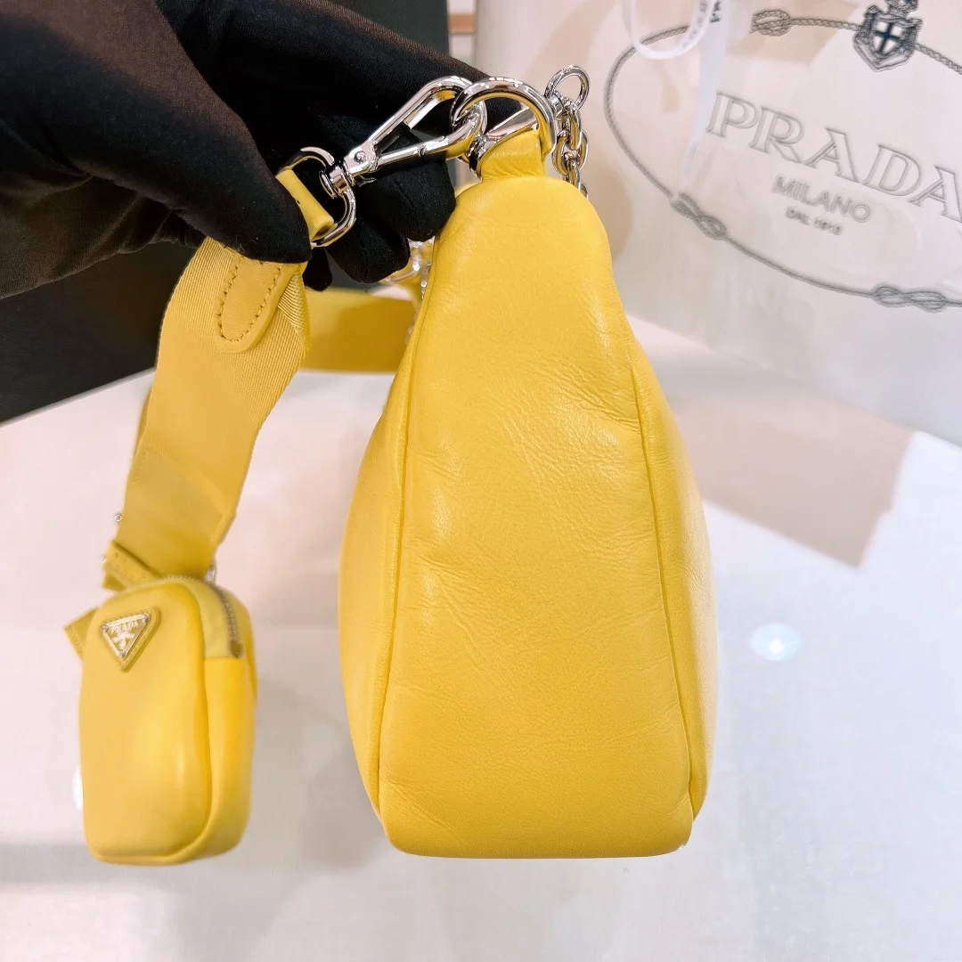 프라다 리에디션 패딩 나파 레더 숄더백 옐로우