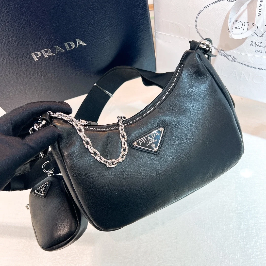 프라다 리에디션 패딩 나파 레더 숄더백 블랙