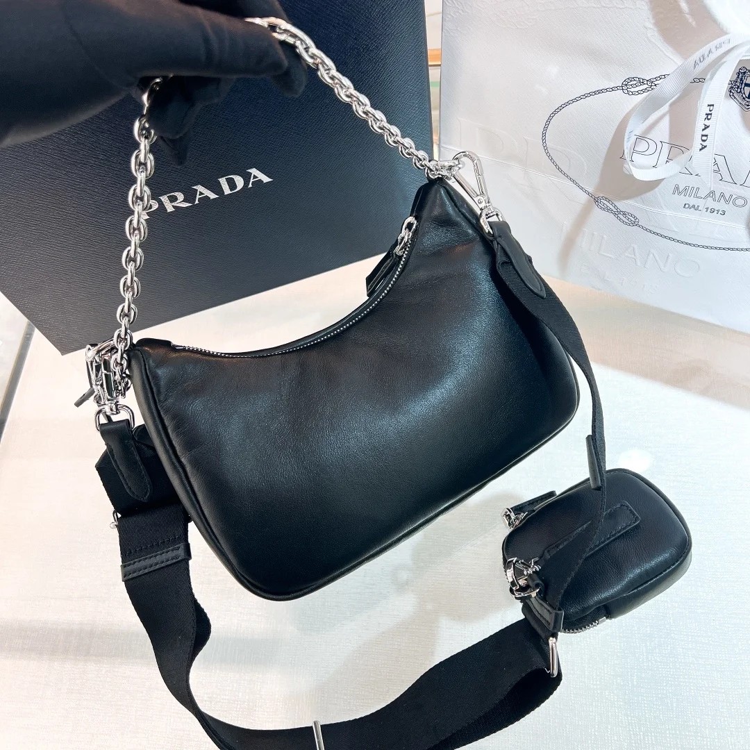 프라다 리에디션 패딩 나파 레더 숄더백 블랙