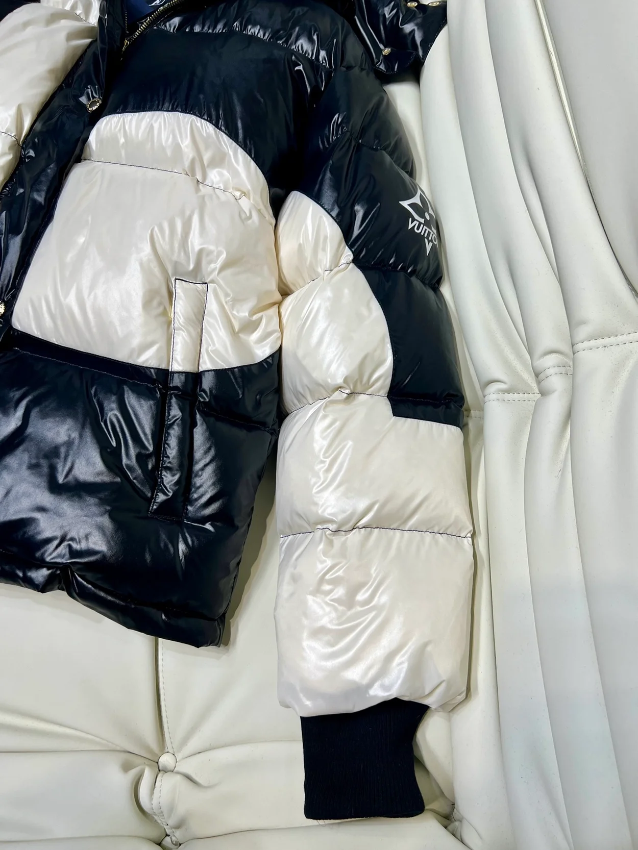 루이비통 앱스트랙트 모노그램 플라워 푸퍼 자켓 1AC0IT