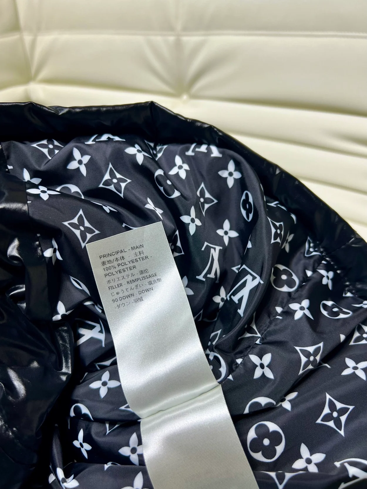 루이비통 앱스트랙트 모노그램 플라워 푸퍼 자켓 1AC0IT