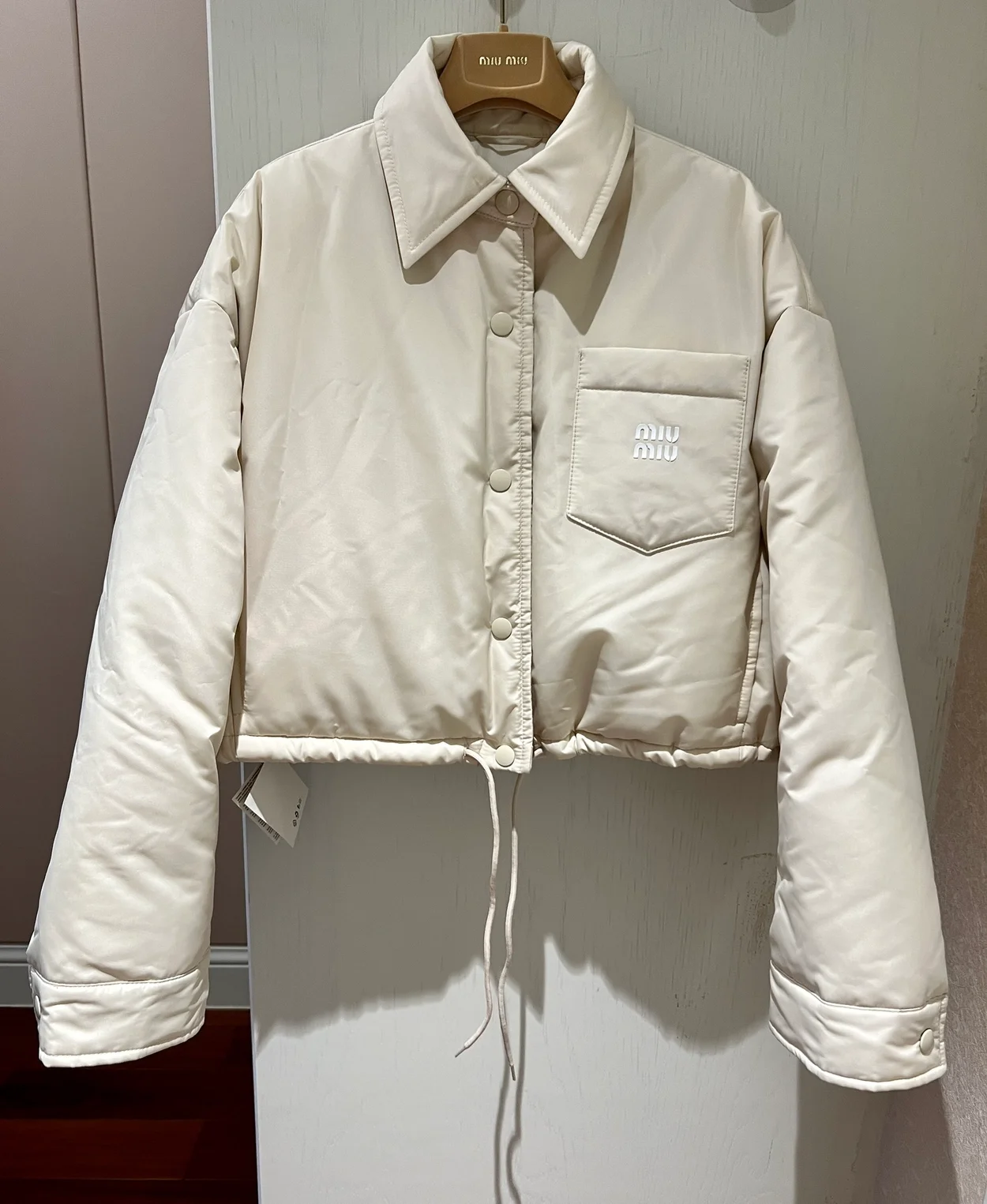 미우미우 크롭 테크니컬 패브릭 다운 패딩 자켓