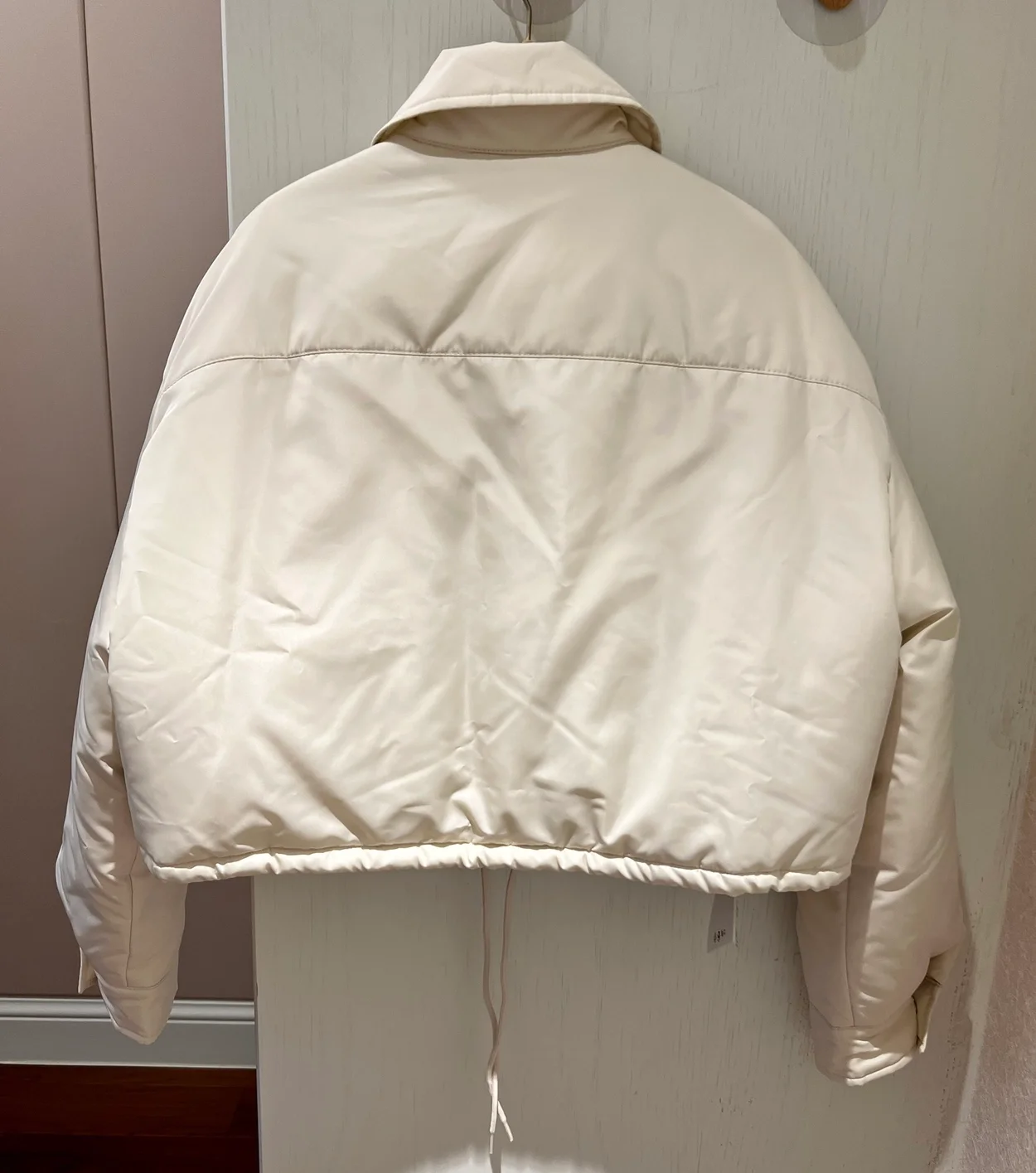 미우미우 크롭 테크니컬 패브릭 다운 패딩 자켓