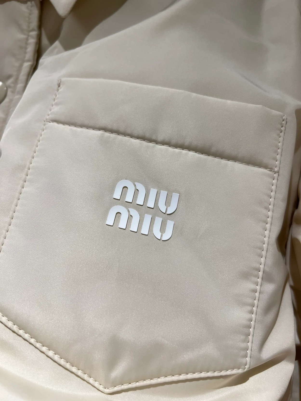 미우미우 크롭 테크니컬 패브릭 다운 패딩 자켓