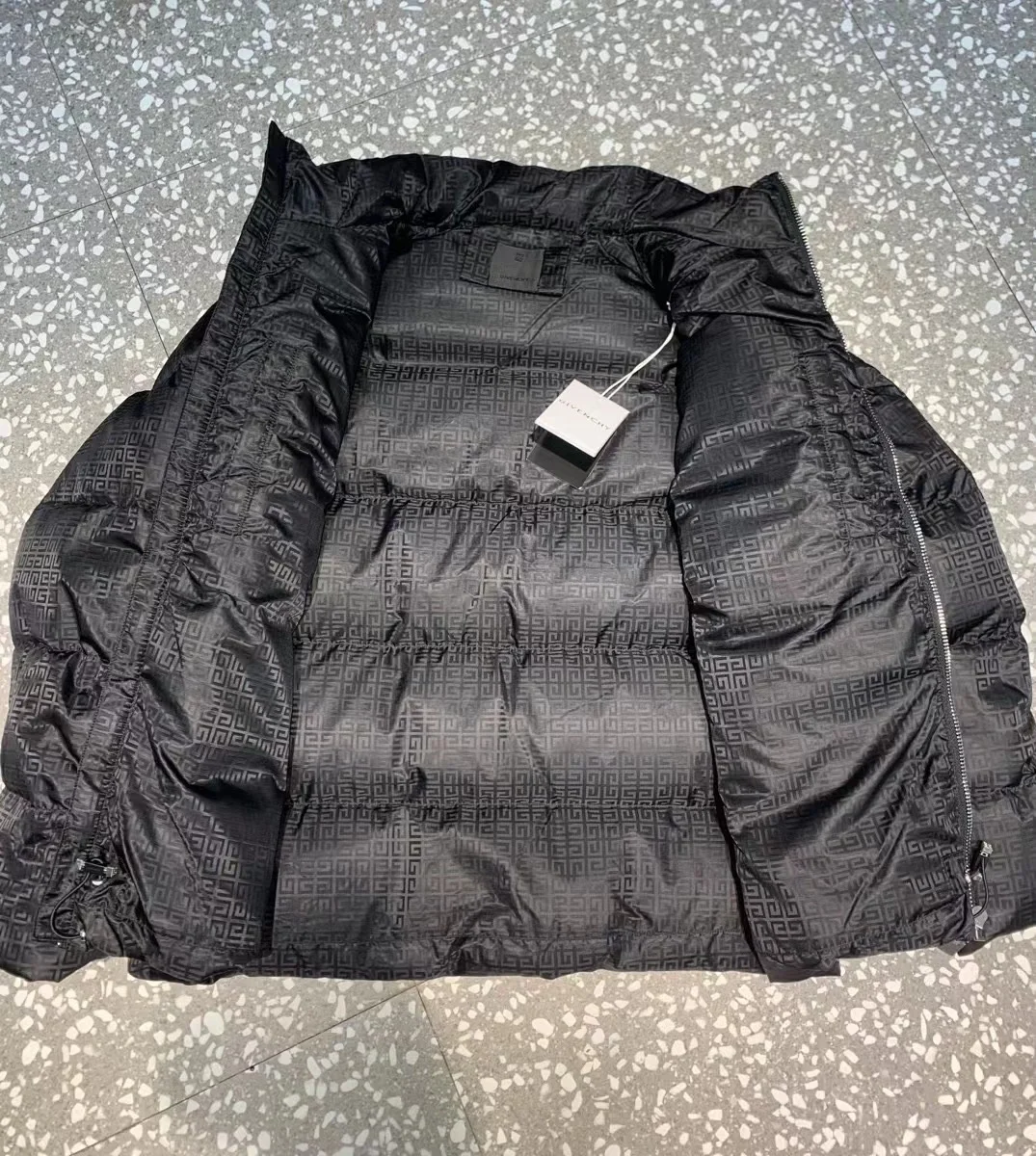 지방시 자카드 스탠드 카라 다운 자켓