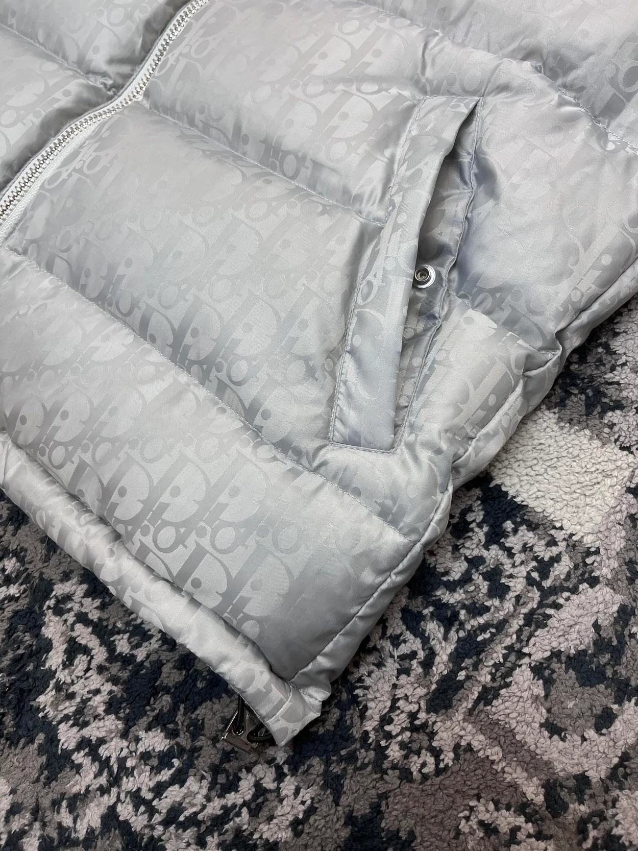 디올 오블리크 다운 패딩 베스트 화이트