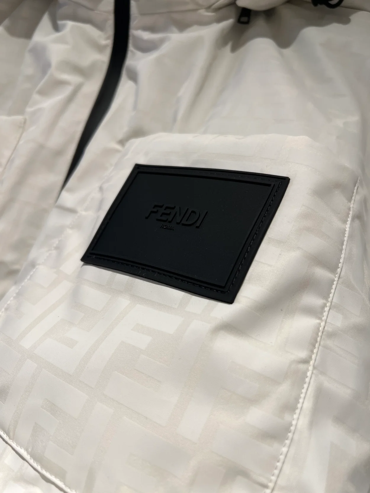 펜디 화이트 FF 나일론 다운 자켓