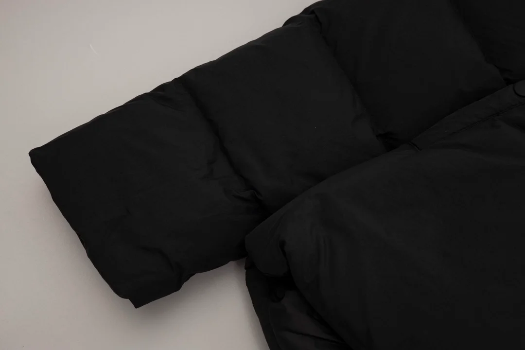 발렌시아가 우먼스 C 셰이프 푸퍼 자켓