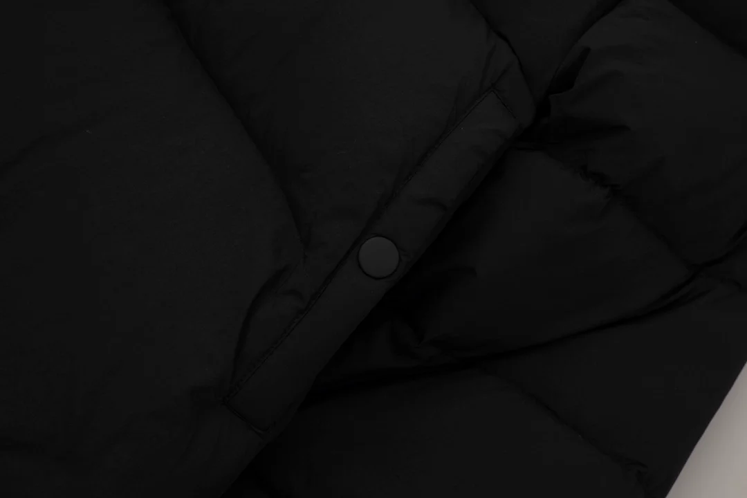 발렌시아가 우먼스 C 셰이프 푸퍼 자켓