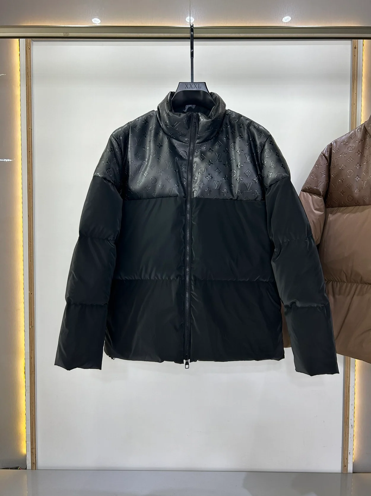 루이비통 오버사이즈드 푸퍼 자켓 1ABZFN