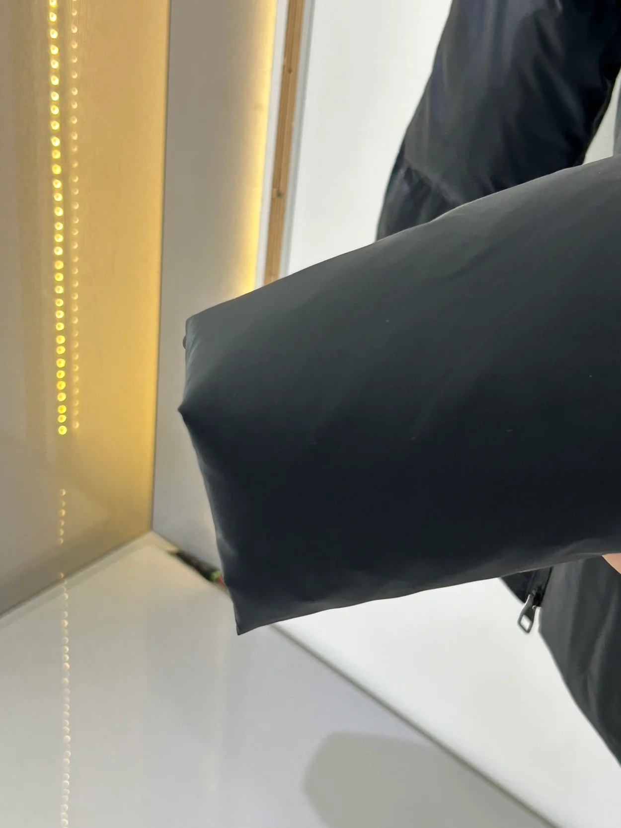 루이비통 오버사이즈드 푸퍼 자켓 1ABZFN