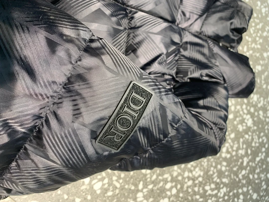 디올 다이아몬드 미라쥬 스키 캡슐 다운 재킷