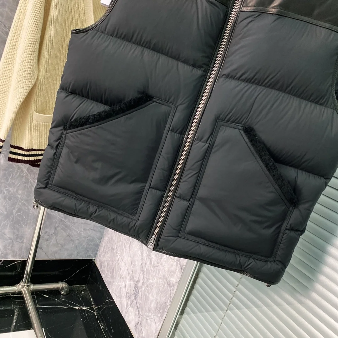 톰포드 나일론 레더 다운 필드 베스트