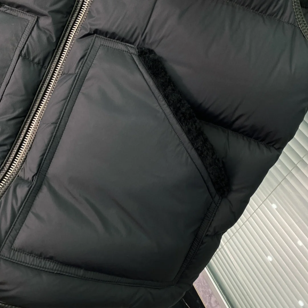 톰포드 나일론 레더 다운 필드 베스트