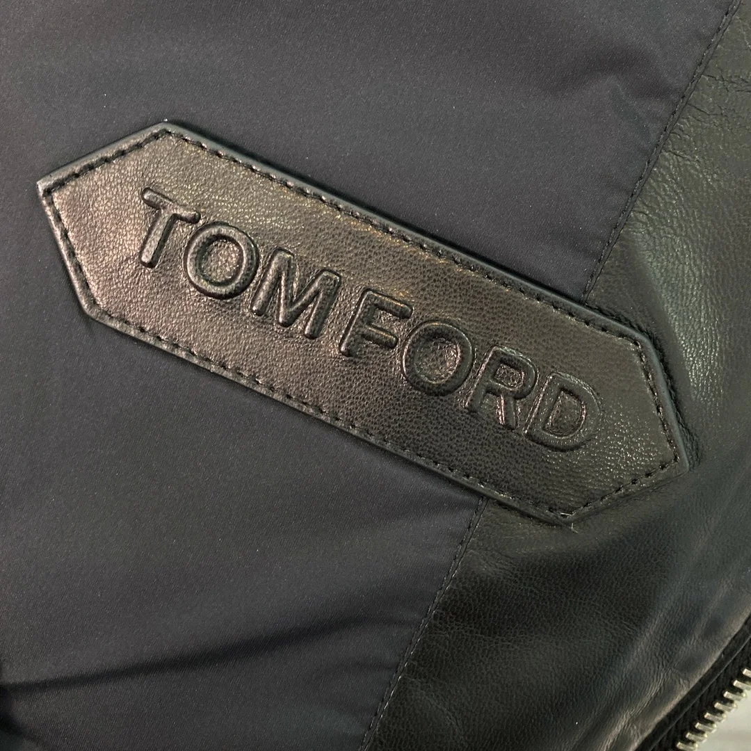 톰포드 나일론 레더 다운 필드 베스트