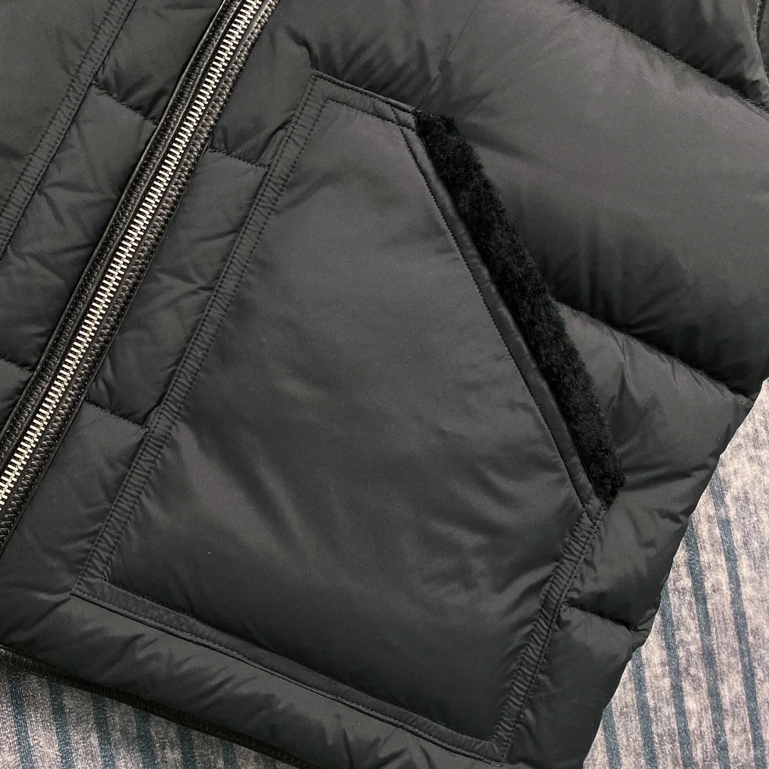 톰포드 나일론 레더 다운 필드 베스트