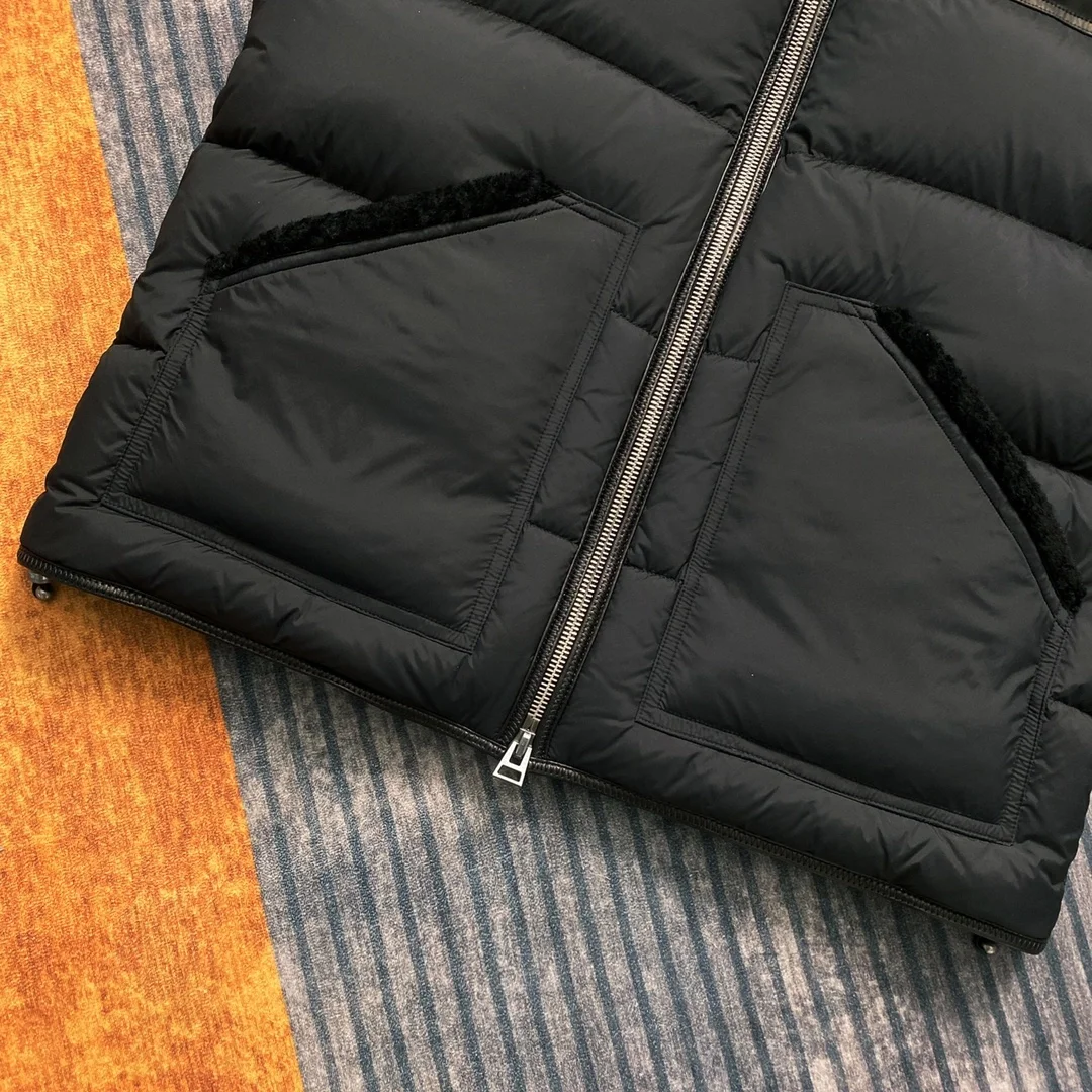 톰포드 나일론 레더 다운 필드 베스트