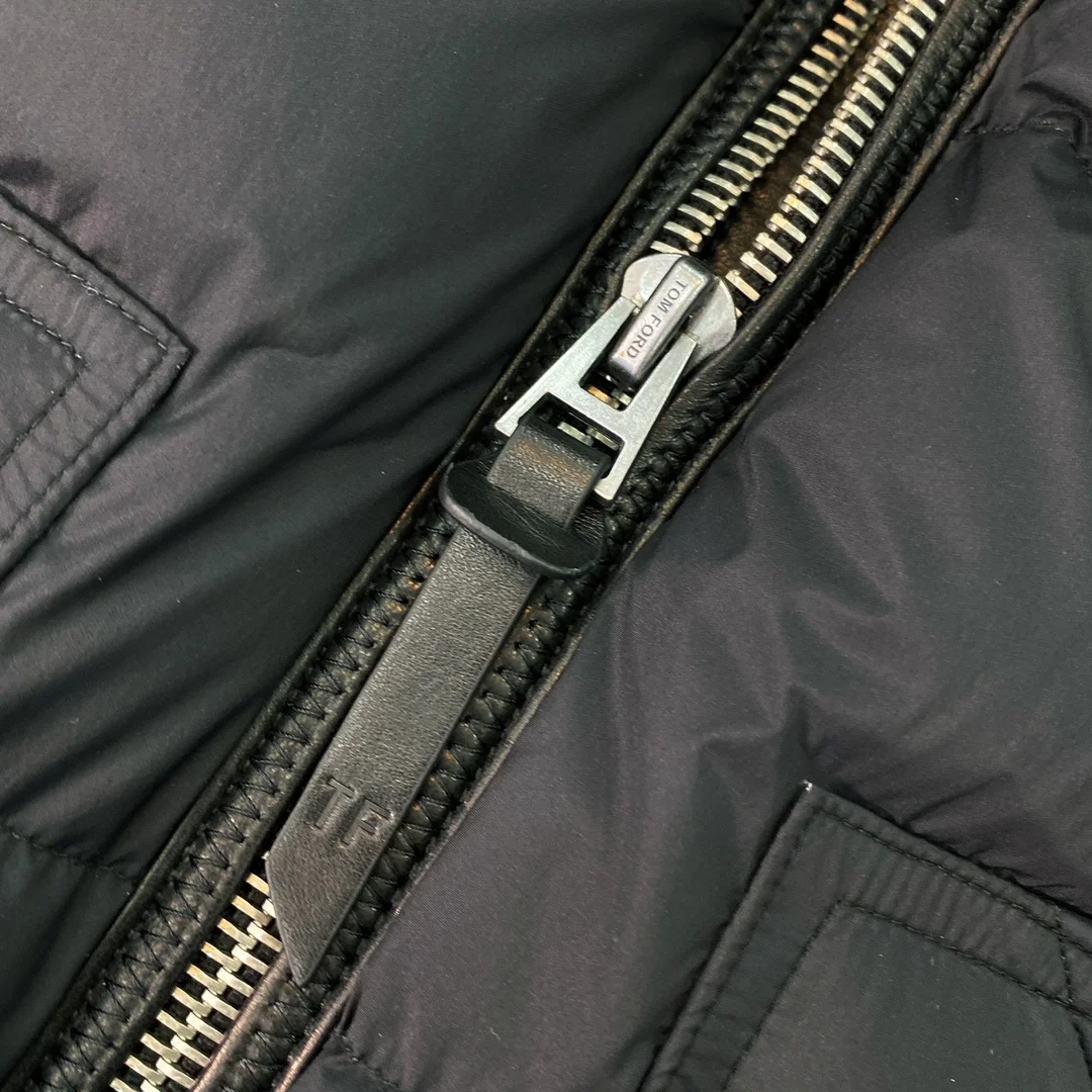 톰포드 나일론 레더 다운 필드 베스트