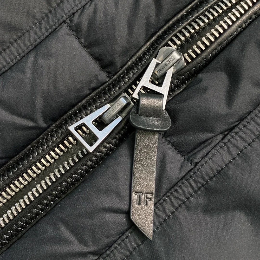 톰포드 나일론 레더 다운 필드 베스트